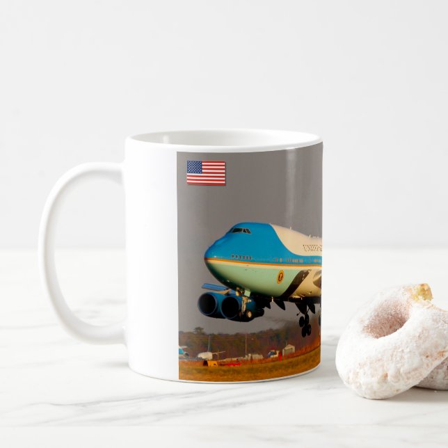 CANECA DE CAFÉ VC-25A (747-200B) (Com Donut)