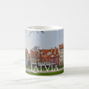 Caneca De Café Velha cidade de Riga no outono