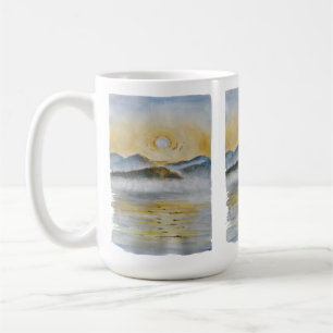 Caneca De Café Verão, nascer do sol sobre as montanhas e lago Mis