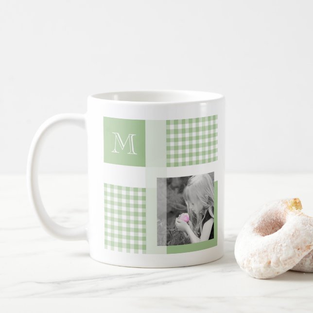 Caneca De Café Verde Adicione Sua Foto Gingham Moderno Monograma (Com Donut)