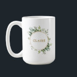 Caneca De Café Verde Dourado Botânico Personalizado<br><div class="desc">Esta caneca de café personalizada apresenta cor d'água,  eucalipto verde,  folhas verdes e um quadro circular dourado. Para personalização mais avançada deste design,  clique no link "Personalizar mais". Itens correspondentes também estão disponíveis.</div>