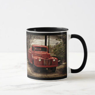 Caneca de café vermelha velha do Firetruck