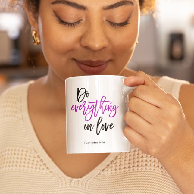 Caneca De Café Versículo da Bíblia Faça tudo com Amor (Criador carregado)