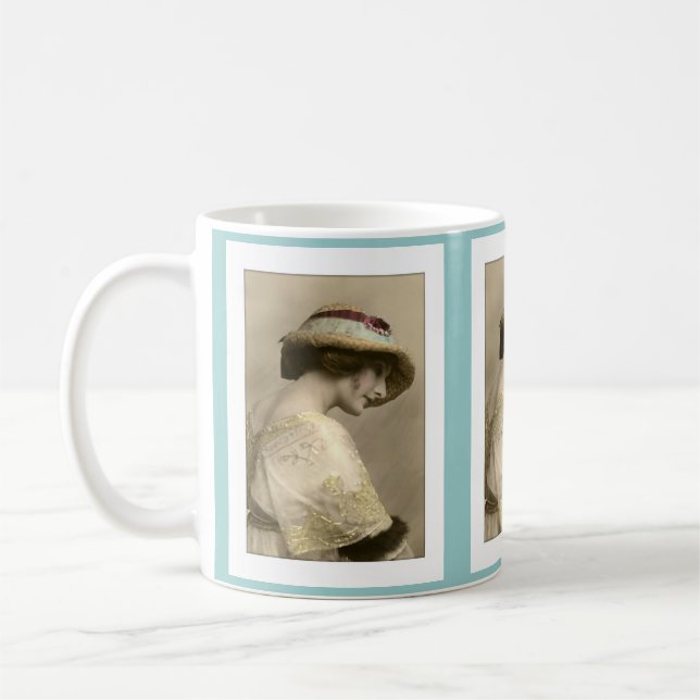 Caneca De Café Vestido de mulher vitoriana com chapéu de contas (Esquerda)