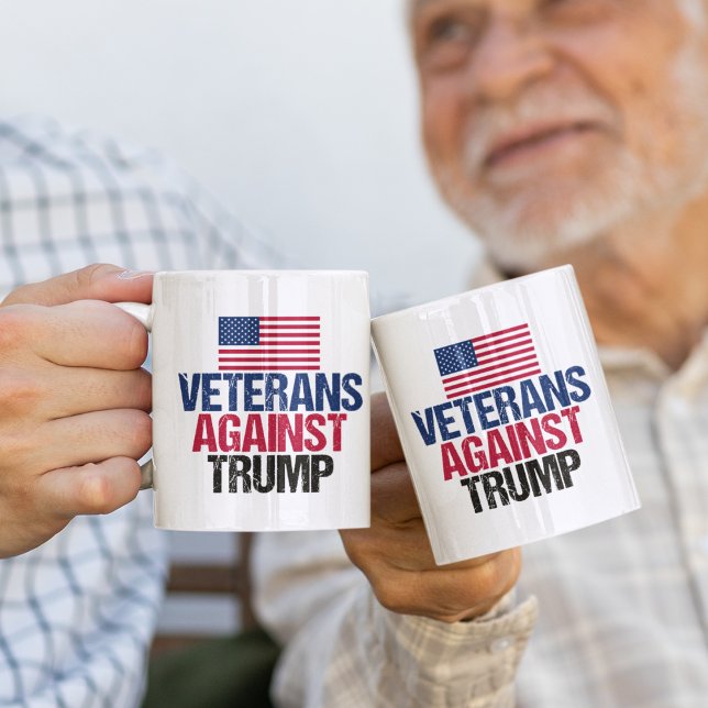 Caneca De Café Veteranos Contra Trump (Criador carregado)