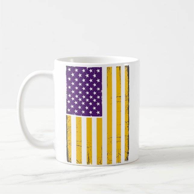 Caneca De Café Vetor de bandeira americana roxa e dourada desgast (Esquerda)