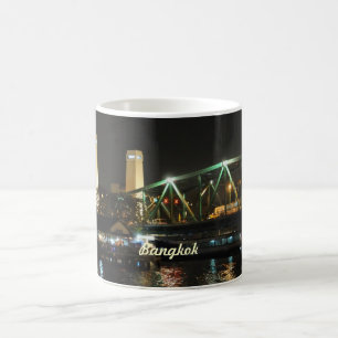 Caneca De Café Viagem noturna em Bangkok