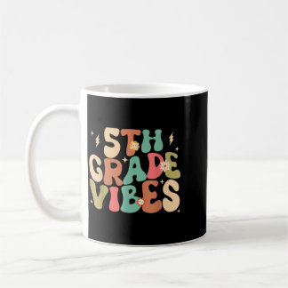 Caneca De Café Vibrações da 5ª Série Groovy de Volta às Aulas