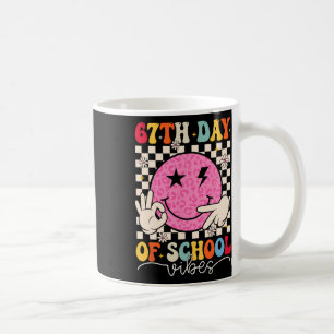 Caneca De Café Vibrações do 67º Dia de Escola Engraçado Seis Sete