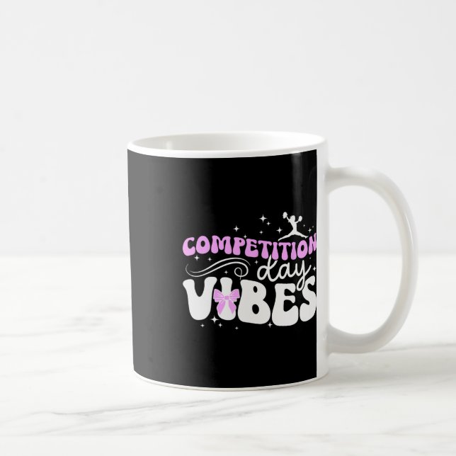 Caneca De Café Vibrações do Dia de Competição de Torcida Dia de C (Direita)