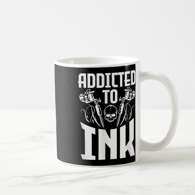 Caneca De Café Viciado Em Tatuagem Engraçada À Tinta Sobre O Crân (Direita)