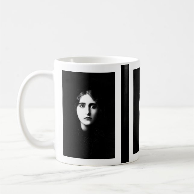 Caneca De Café Victorian woman with haunting expression (Esquerda)
