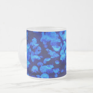Caneca De Café Vidro Jateado Água-viva no mar azul profundo