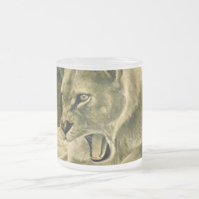 Caneca De Café Vidro Jateado Arte Dramática de Leoa em Safari de Vida Selvagem (Centro)