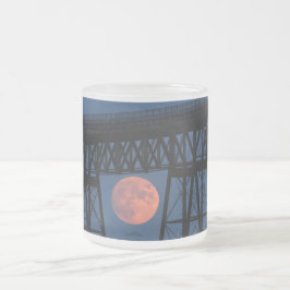 Caneca De Café Vidro Jateado Ascensão de Lua sob a Ponte Walkway
