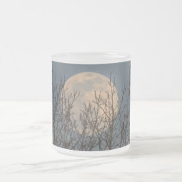Caneca De Café Vidro Jateado Ascensão de lua sobre a Poster de coquetel de árvo