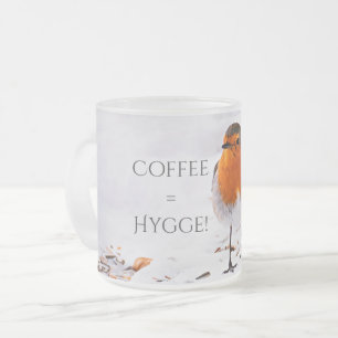 Caneca De Café Vidro Jateado Café é igual a Hygge com um pássaro robin fofo na