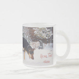 Caneca De Café Vidro Jateado Cena de neve de inverno com cachorro preto giro e 
