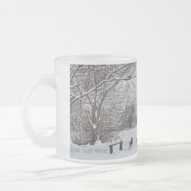 Caneca De Café Vidro Jateado cenário de inverno com cães brincando com neve (Esquerda)