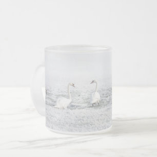 Caneca De Café Vidro Jateado Cisnes brancas na neve do inverno