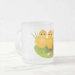 Caneca De Café Vidro Jateado Feliz Páscoa pintinhos amarelos na grama verde