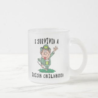 Caneca De Café Vidro Jateado Irlandês engraçado - eu sobrevivi a uma infância