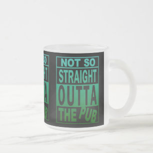 Caneca De Café Vidro Jateado Não Tão Hetero Do Humor Bebendo Do Pub Preto