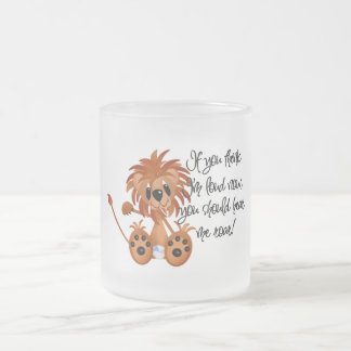 Caneca De Café Vidro Jateado O leão do bebê ouve-me rujir o camiseta e os