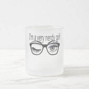 Caneca De Café Vidro Jateado Sou uma garota muito nerd com sombra de olhos roxo