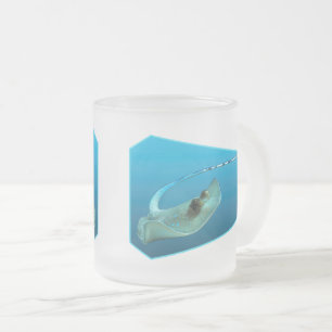 Caneca De Café Vidro Jateado Stingray se movendo! fundo azul gradiente design