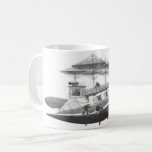 Caneca De Café Vintage Science Fiction Steampunk Airship Eclipse<br><div class="desc">Ilustração Vintage preto e branco da ficção científica vitoriana viagem futurista e imagem de punk a vapor de transporte. Um dirigível com asas, hélice e guarda-chuva como copas que ajudam o navio a flutuar no ar. O capitão está na casa do leme onde aparece o nome do avião, o Eclipse....</div>