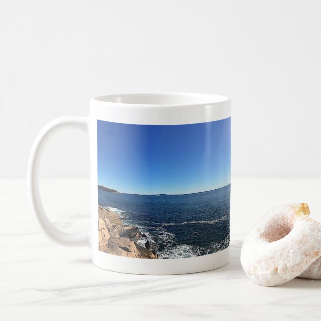 Caneca De Café Vista Panorâmica da Linha Costeira Rocky (Com Donut)