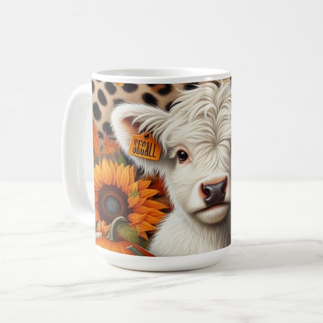 Caneca De Café Vitelo branco das terras altas entre abóboras e gi (Frente Esquerda)