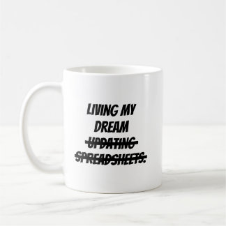 Caneca De Café Vivendo meu sonho atualizando planilhas.