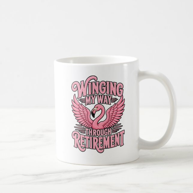 Caneca De Café Vivendo Minha Retirada Com Humor de Flamingo (Direita)