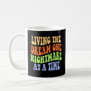 Caneca De Café vivendo o sonho um pesadelo de cada vez