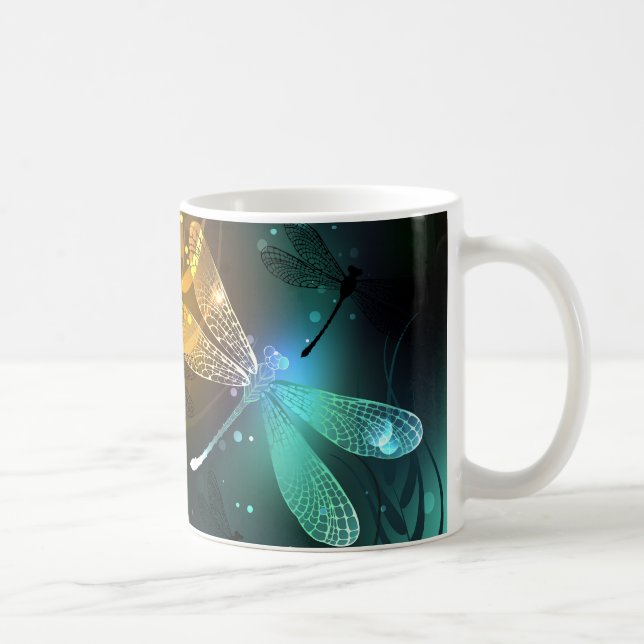 Caneca De Café Voo luminoso verde de libélula (Direita)