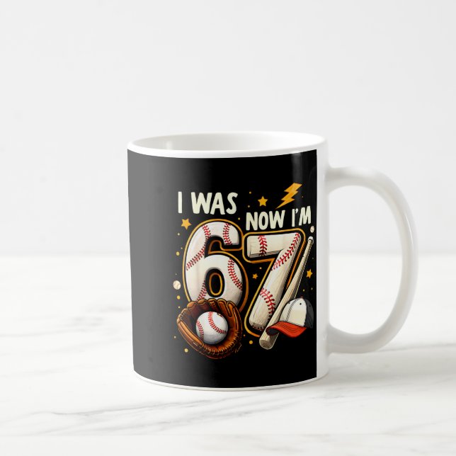 Caneca De Café Was 6 7 birthday boy baseball funny 6 7 meme kids (Direita)