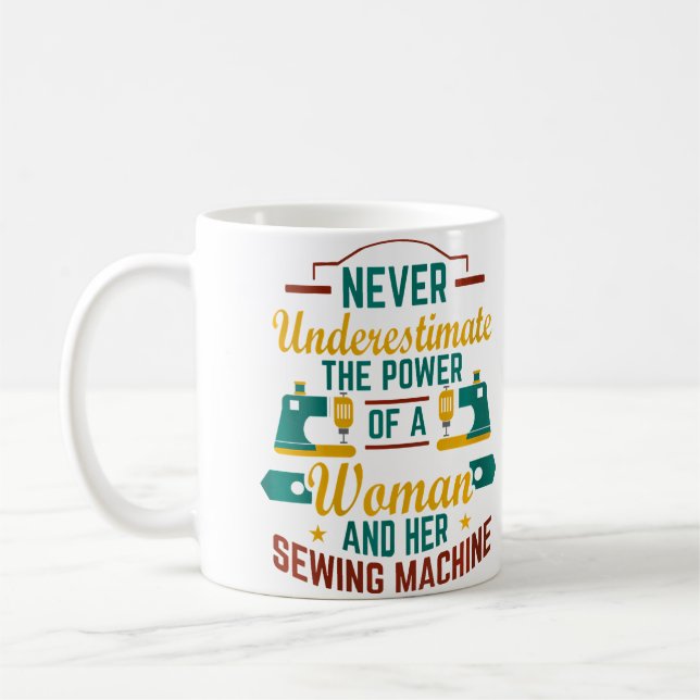 Caneca De Café Womens Never Underestimate Sewing Machine Sew Quil (Esquerda)