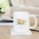 Caneca De Café Woodland Fox Personalizada<br><div class="desc">A floresta inspirou a caneca a apresentar uma doce raposa aquática aninhada num leito de folhas verdes de eucalipto e folhagem. Personalizar com um nome,  inicial ou monograma por baixo em caracteres clássicos de cinza.</div>