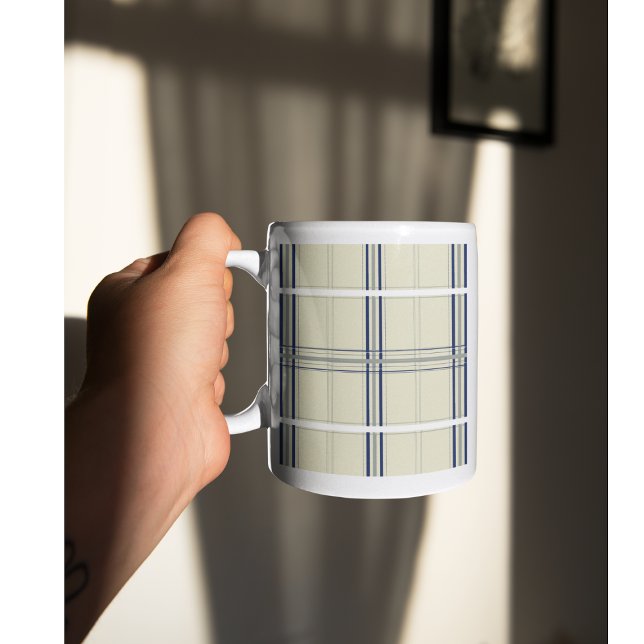 Caneca De Café Xadrez Azul Moderno e Beige Tartan (Criador carregado)
