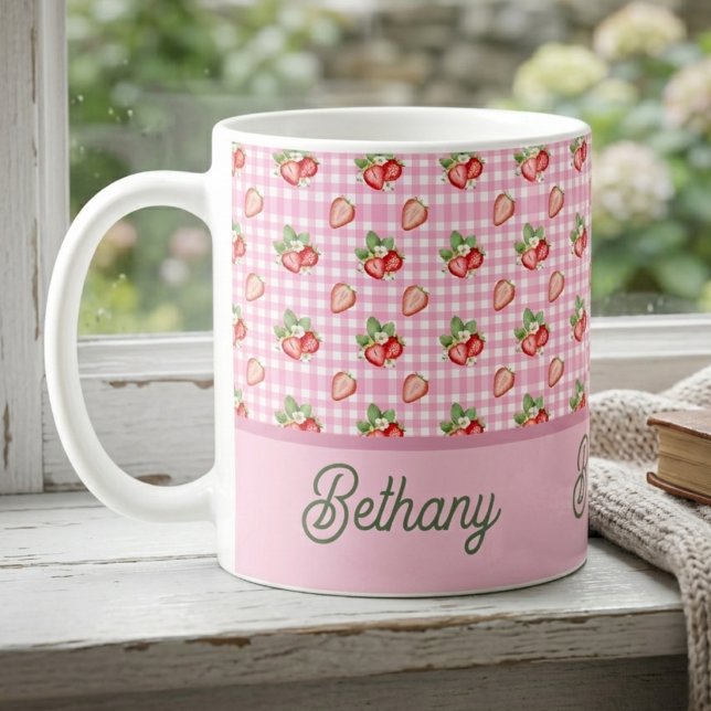 Caneca De Café Xadrez de Pink com Morango em Padrão Gingham (Criador carregado)