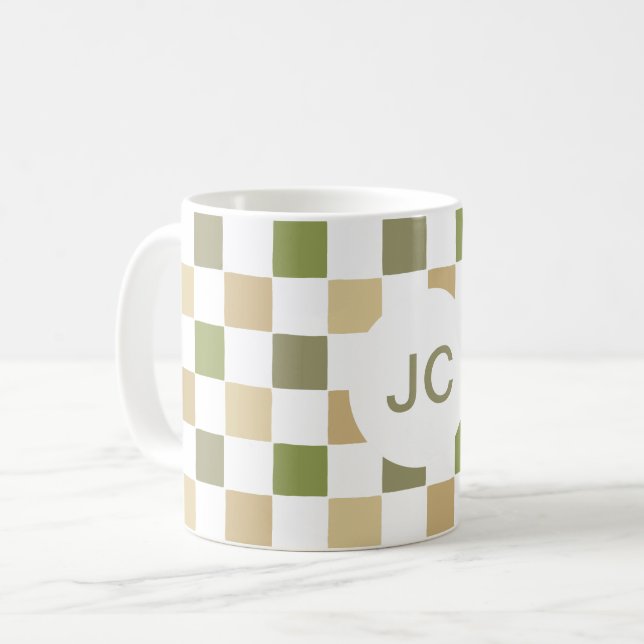 Caneca De Café Xadrez Monograma Verde Bege Moderno Simples (Frente Esquerda)