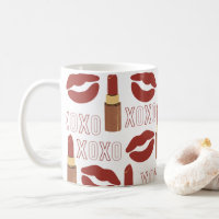 XOXO, Batom Vermelho e Beijos em Fundo Branco