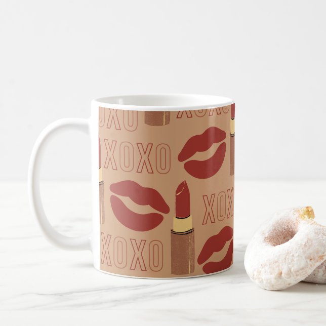 Caneca De Café XOXO, Lipsticks Vermelhos e Padrão de Kisses (Com Donut)