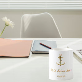 Caneca De Café Yacht de iate branco com âncora de ouro convidado