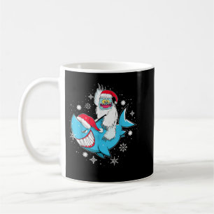 Caneca De Café Yeti Para A Festa De Shark Santa Hat Natal Pajama