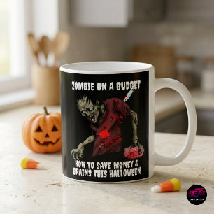 Caneca De Café Zombie Em Um Halloween De Orçamento