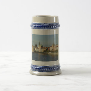 Caneca de cerveja azul e branca de Praga