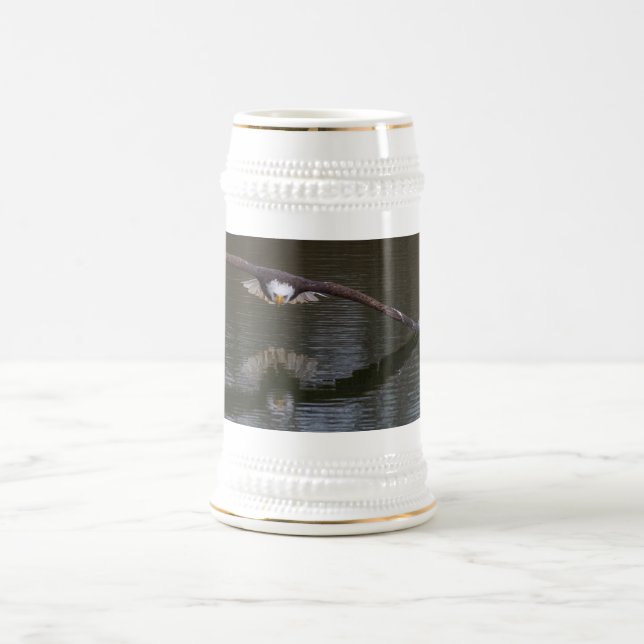 Caneca De Cerveja Bald Eagle em Voo (Centro)